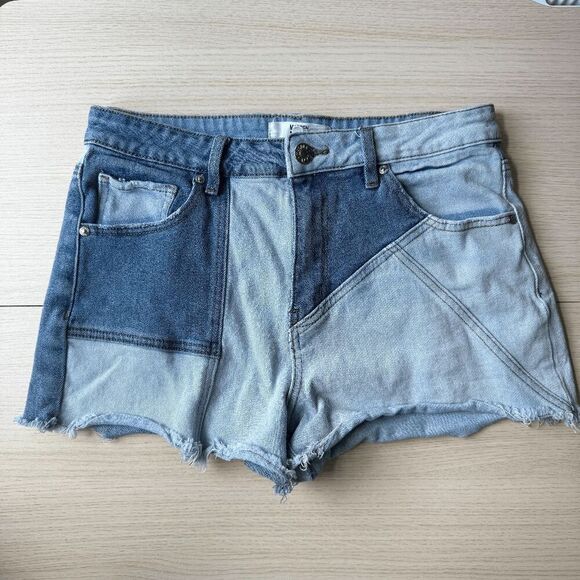 Madden Girl Two-Tone Jean Shorts with Frayed Hem Denim Y2K Style Juniors 9 00s - Picture 1 of 6